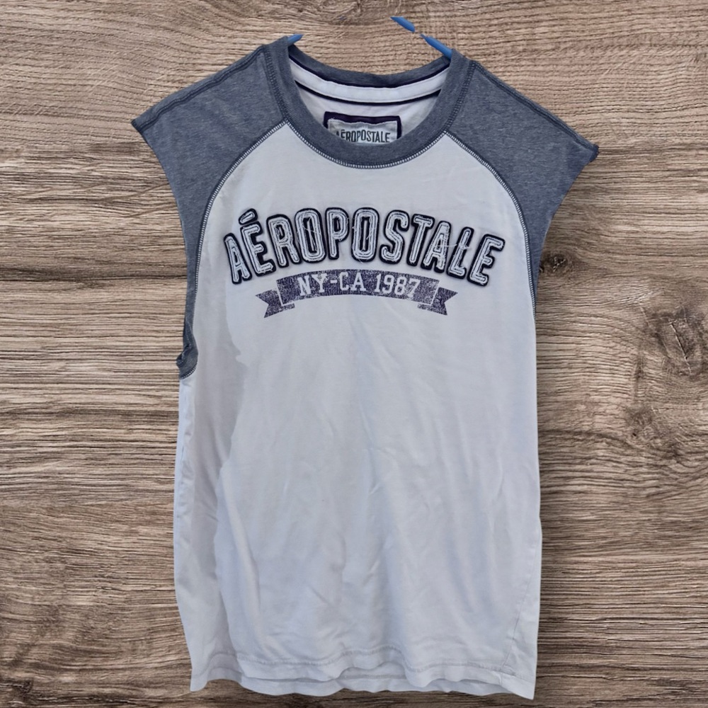 2000’s Aeropostale Gray and White muscle T